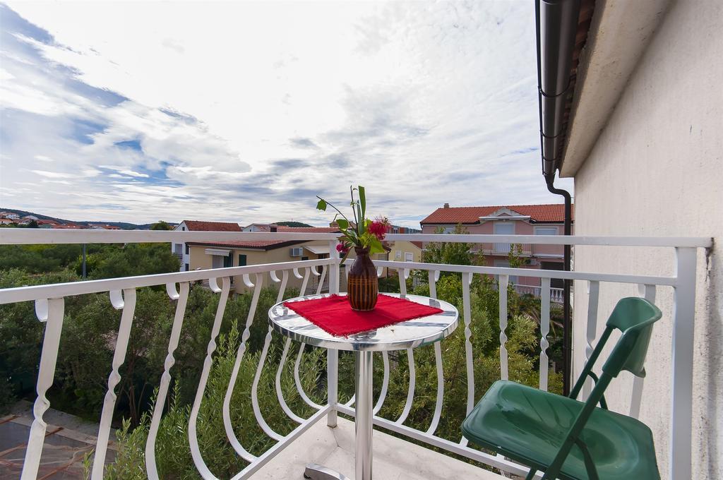 Apartments Luca Рогозница Экстерьер фото